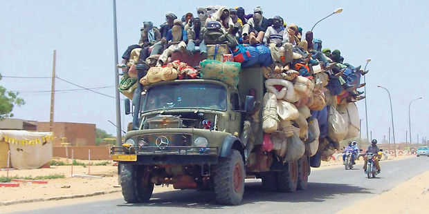 Un camion bondé de migrants à Agadez