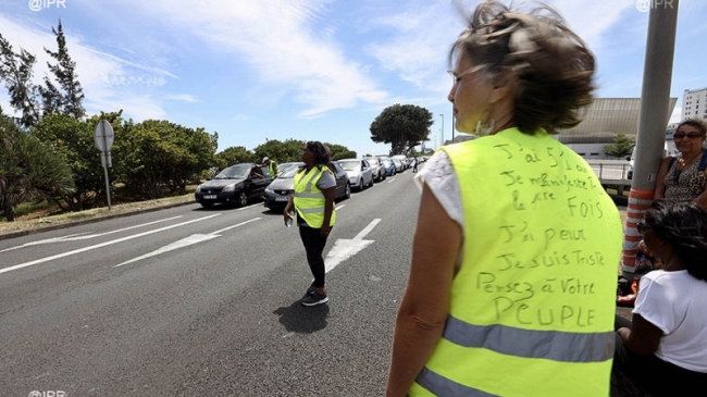 "Gilets jaunes": Macron s'efforce de reprendre l'initiative à la veille de la manifestation parisienne