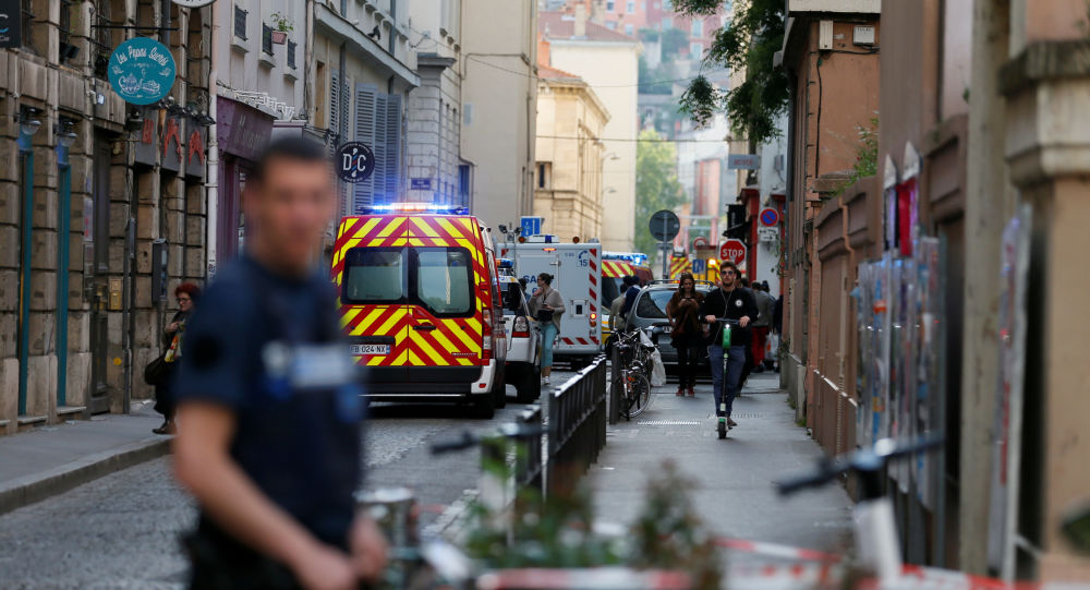 Explosion à Lyon : Emmanuel Macron évoque une attaque, au moins 8 blessés