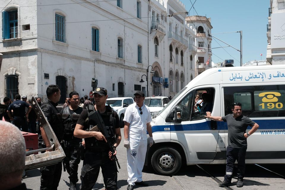 Le président tunisien hospitalisé dans un état critique, double attentat à Tunis