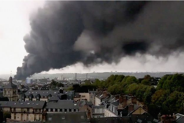 Lubrizol: plus de 5.000 tonnes de produits détruits, près de 2.000 manifestants à Rouen