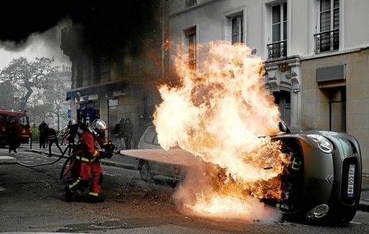 Flambée de violences à Paris pour le premier anniversaire des "gilets jaunes"