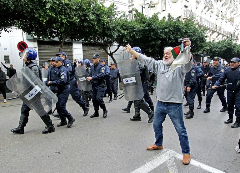 Présidentielle sous tension en Algérie, troubles en Kabylie