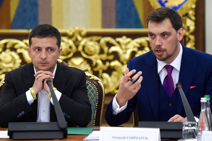 Le président Zelensky (à gauche) avec son premier ministre Oleksiï Gontcharouk