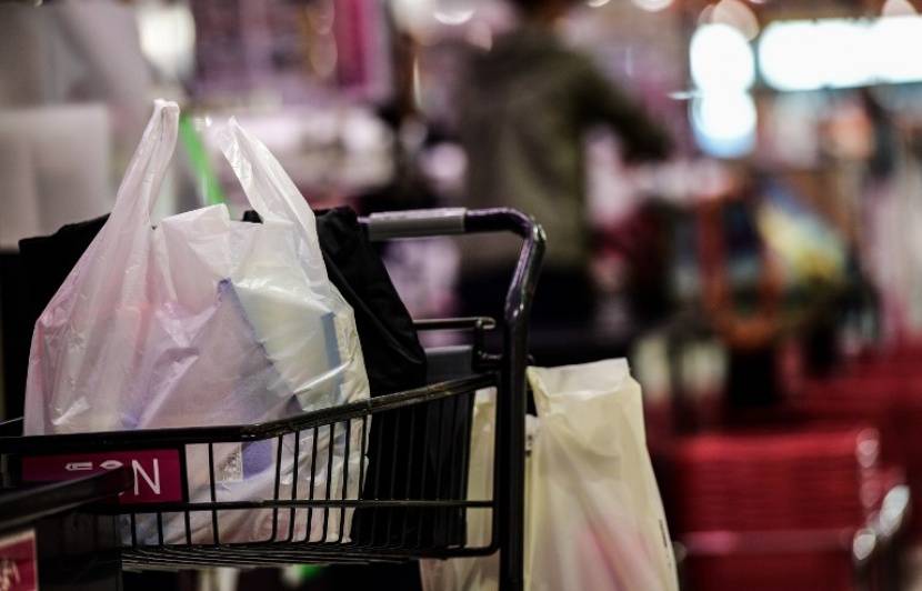 New York interdit les sacs à plastique dans les commerces