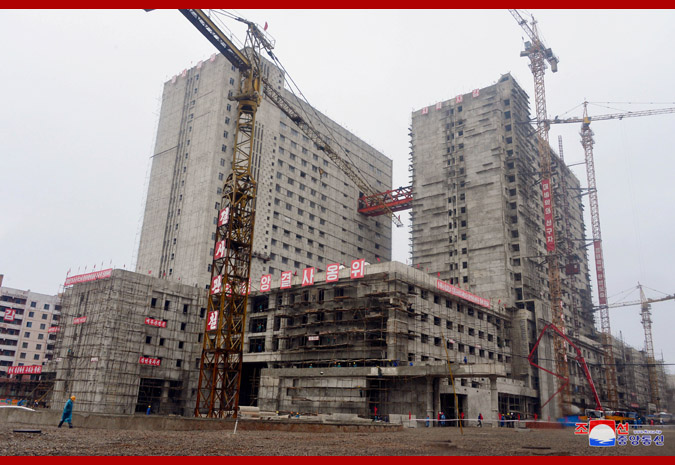 « La construction du complexe hospitalier de Pyongyang se déroule à une vitesse fulgurante » (communiqué)