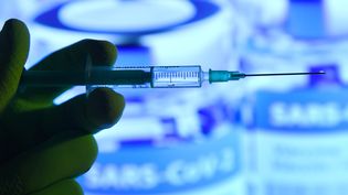 Vaccin contre la COVID-19 : un possible retour à la normale dans un an, avance le DG de BioNTech