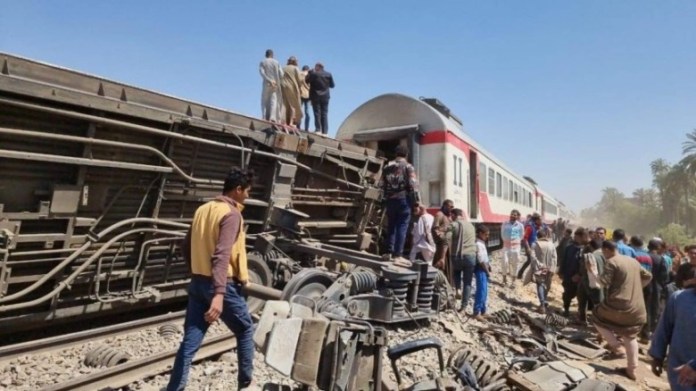 Égypte : 32 morts dans une collision entre deux trains dans le sud du pays