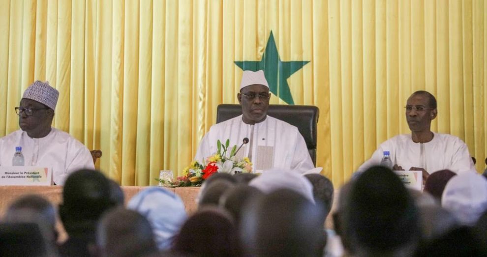 Le président Macky Sall entre le président de l'assemblée nationale Moustapha Niasse (g) et le ministre des Finances et du Budget Abdoulaye Daouda Diallo (image d'illustration)