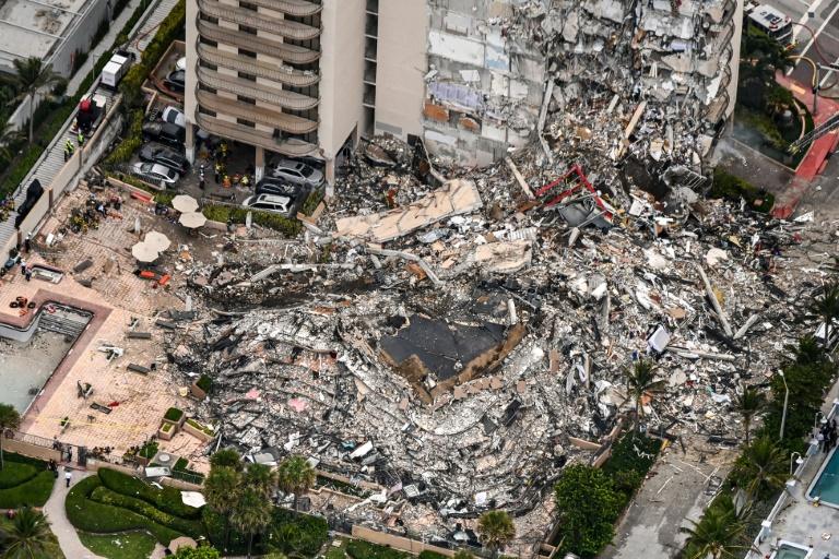 Effondrement d’un immeuble en Floride: le bilan passe à 5 morts et 156 disparus