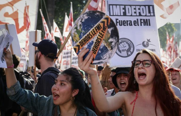 Les Argentins en masse dans la rue contre un accord avec le FMI