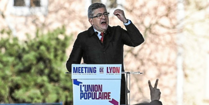 Mélenchon plaide pour un "autre monde" en meeting de plein air à Lyon