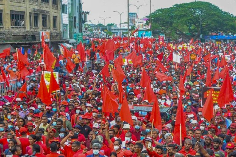 1er mai - Une centaine de milliers de manifestants défilent partout en France