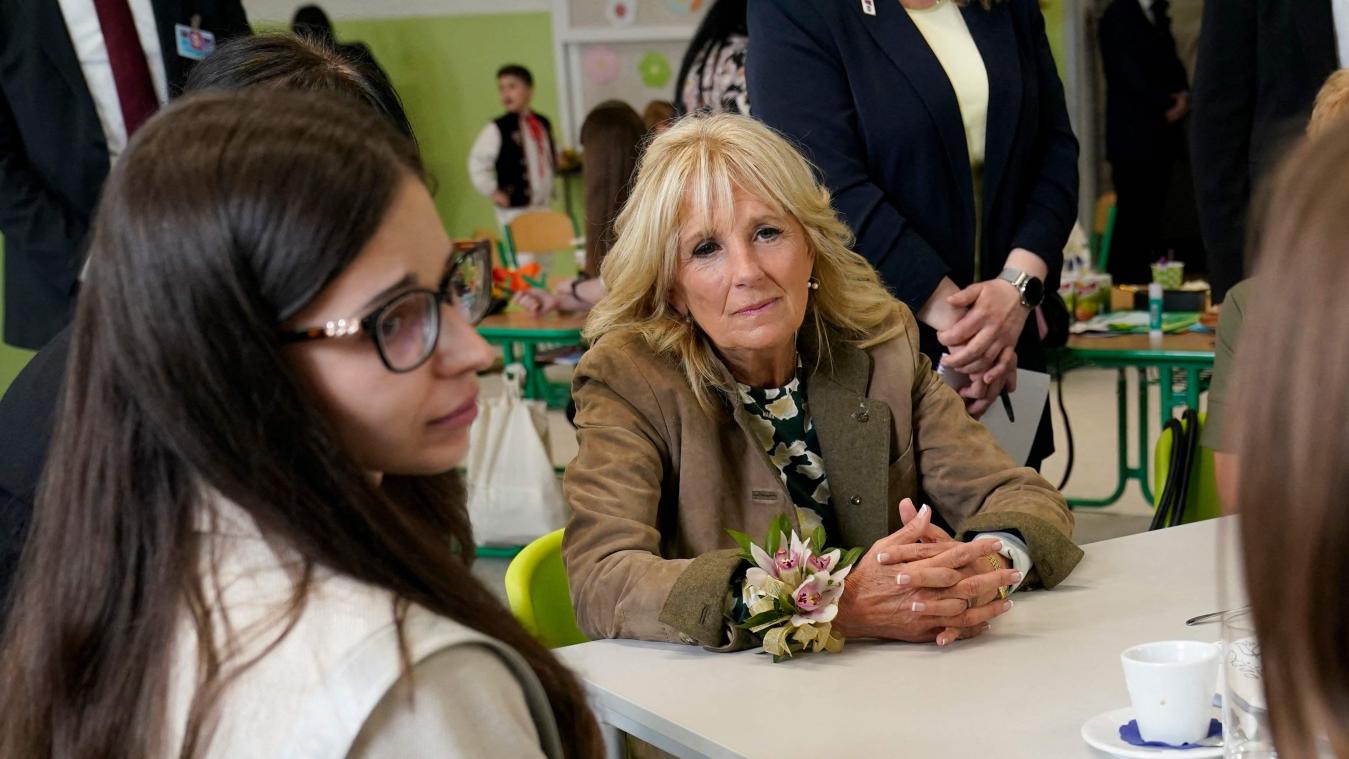 La Première dame américaine Jill Biden s'est rendue en Ukraine, sur la frontière slovaque