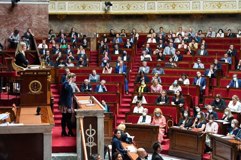 Motion de censure de gauche rejetée, le gouvernement "au travail"