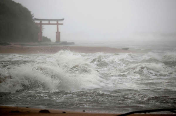 Le puissant typhon Nanmadol a atteint la côte sud-ouest du Japon