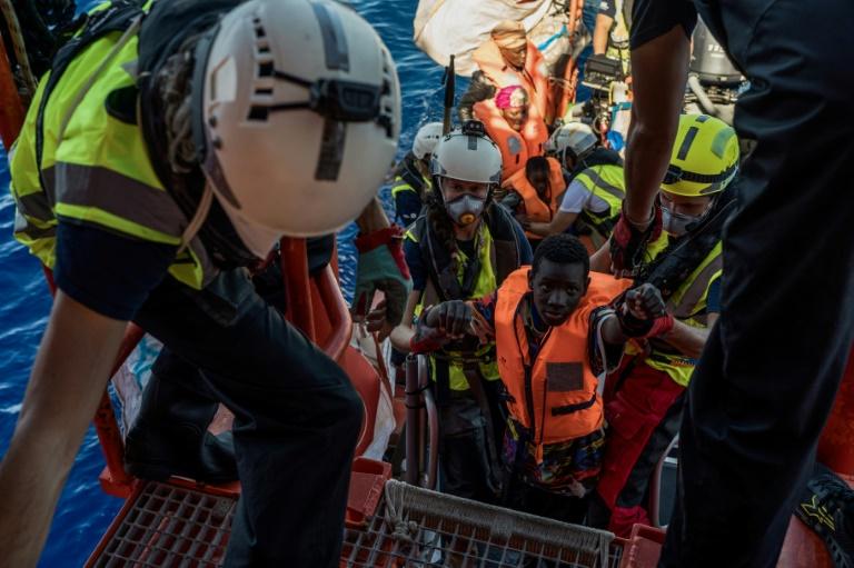 Migrants: L'Italie cède à la pression et assigne un port à un navire allemand