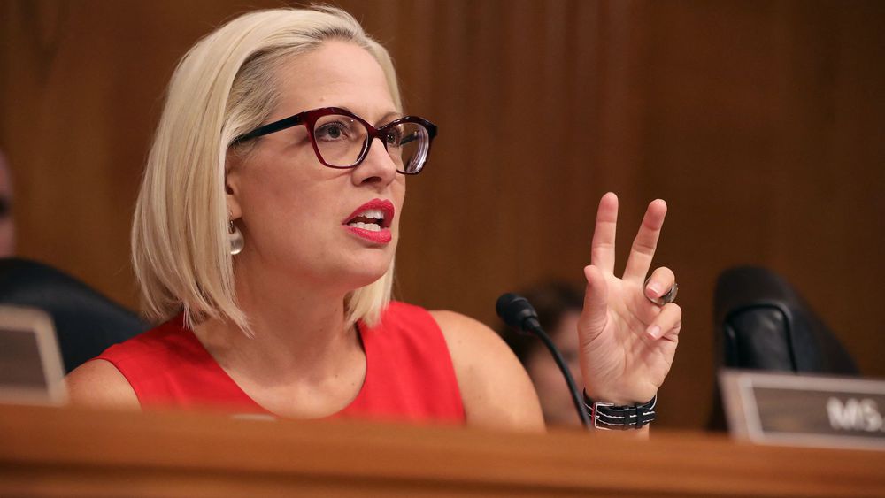 Sénatrice dorénavant indépendante - La défection de Kyrsten Sinema gâche la fête pour Biden