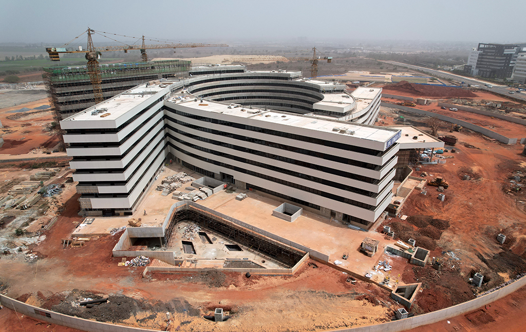 Le chantier de la Maison des Nations-Unies à Diamniadio, à une quarantaine de km de Dakar