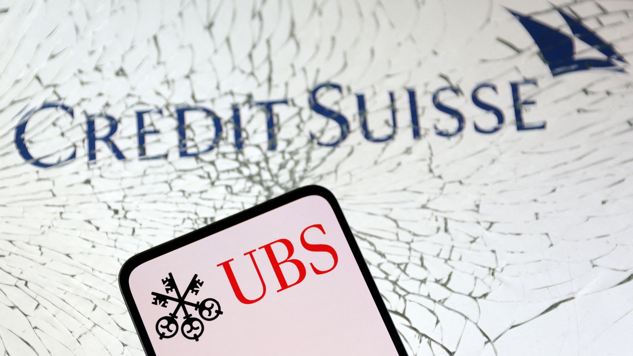 UBS accepte de doubler la mise pour racheter Credit Suisse et boucler l'affaire