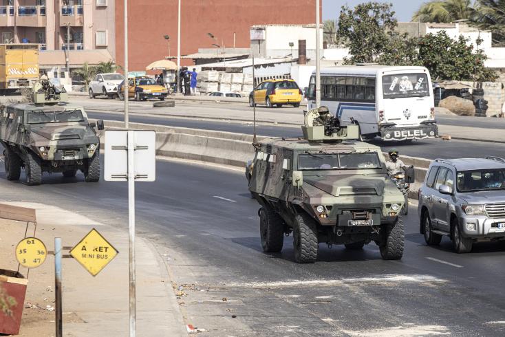 Sénégal: le pouvoir finit par déployer les forces armées à Dakar, qui redoute une arrestation de Sonko