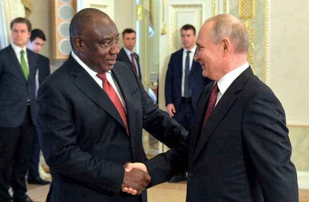 Vladimir Poutine recevant Cyril Ramaphosa, le chef de la délégation des présidents africains