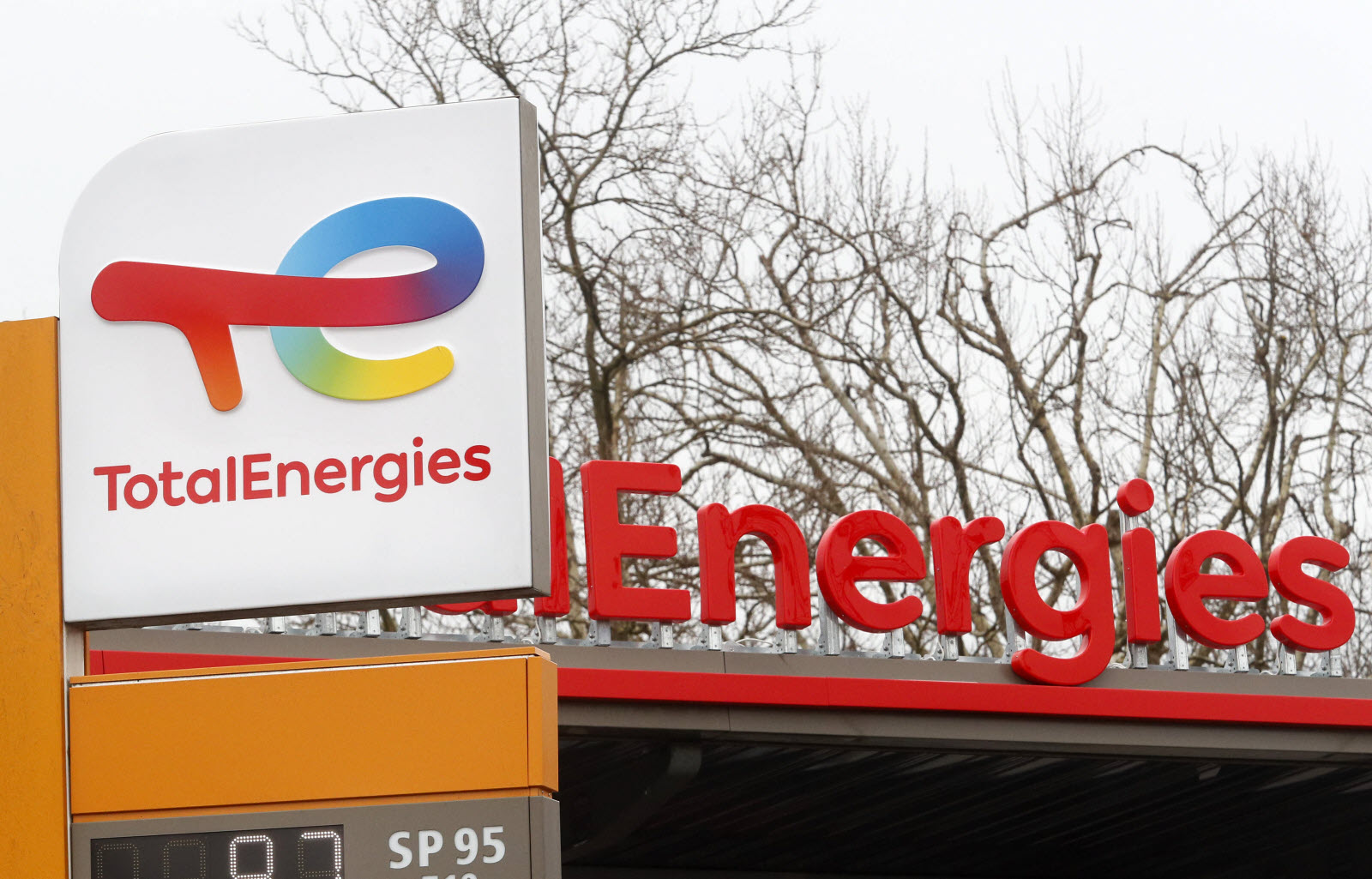 Une ONG accuse TotalEnergies et Shell de commercialiser du gaz russe