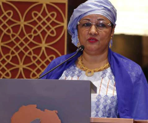 Hadiza Bazoum, l'épouse détenue en compagnie du président renversé Mohamed Bazoum et d'un de ses fils