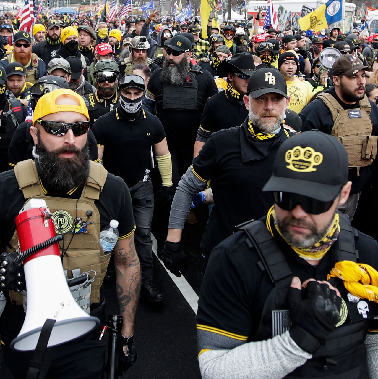 Assaut du Capitole - Deux des meneurs des Proud Boys écopent de 17 et 15 ans de prison