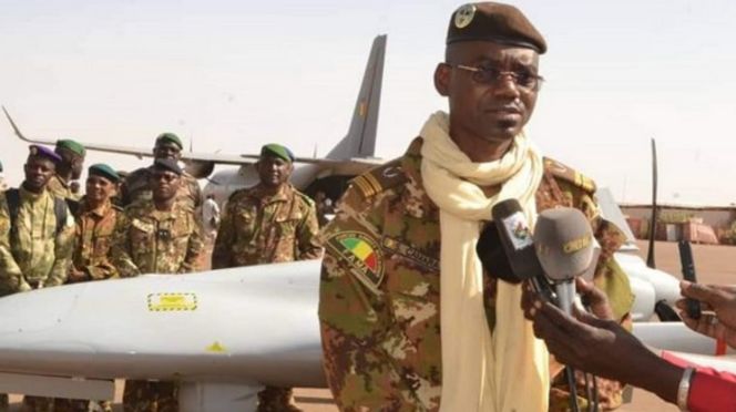 Le ministre malien de la Défense Sadio Camara, lors de la réception des drones turcs