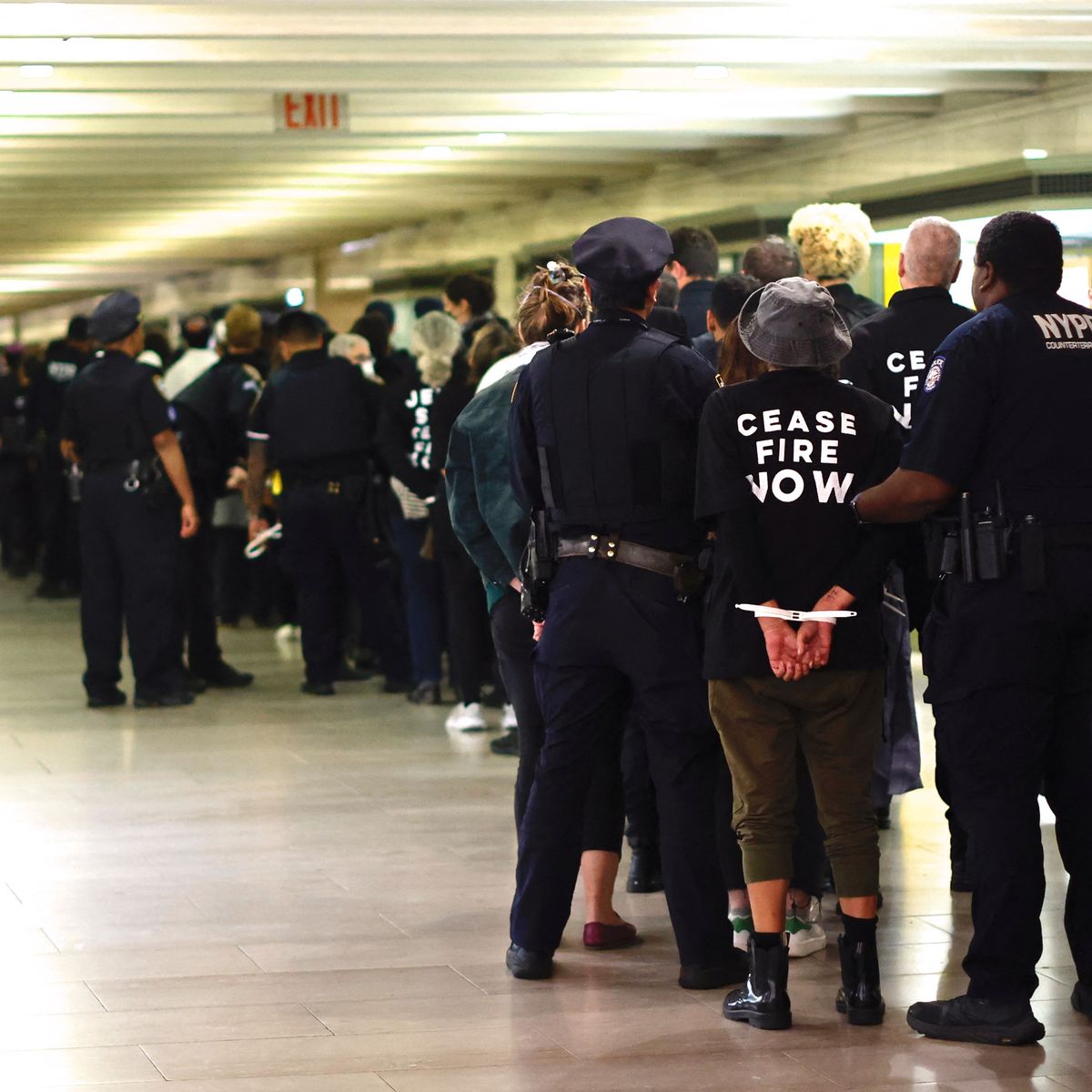 New York: Arrestation de manifestants dénonçant la guerre israélienne contre Gaza