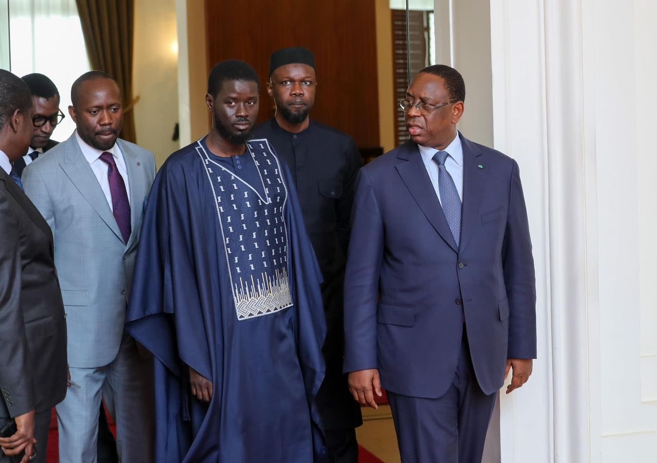 L'ex Président Sall recevant au palais son successeur quelques jours avant de quitter le pouvoir