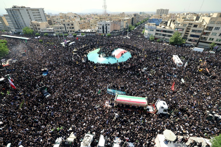 Iran - Une foule immense à Téhéran pour les funérailles du président Raïssi