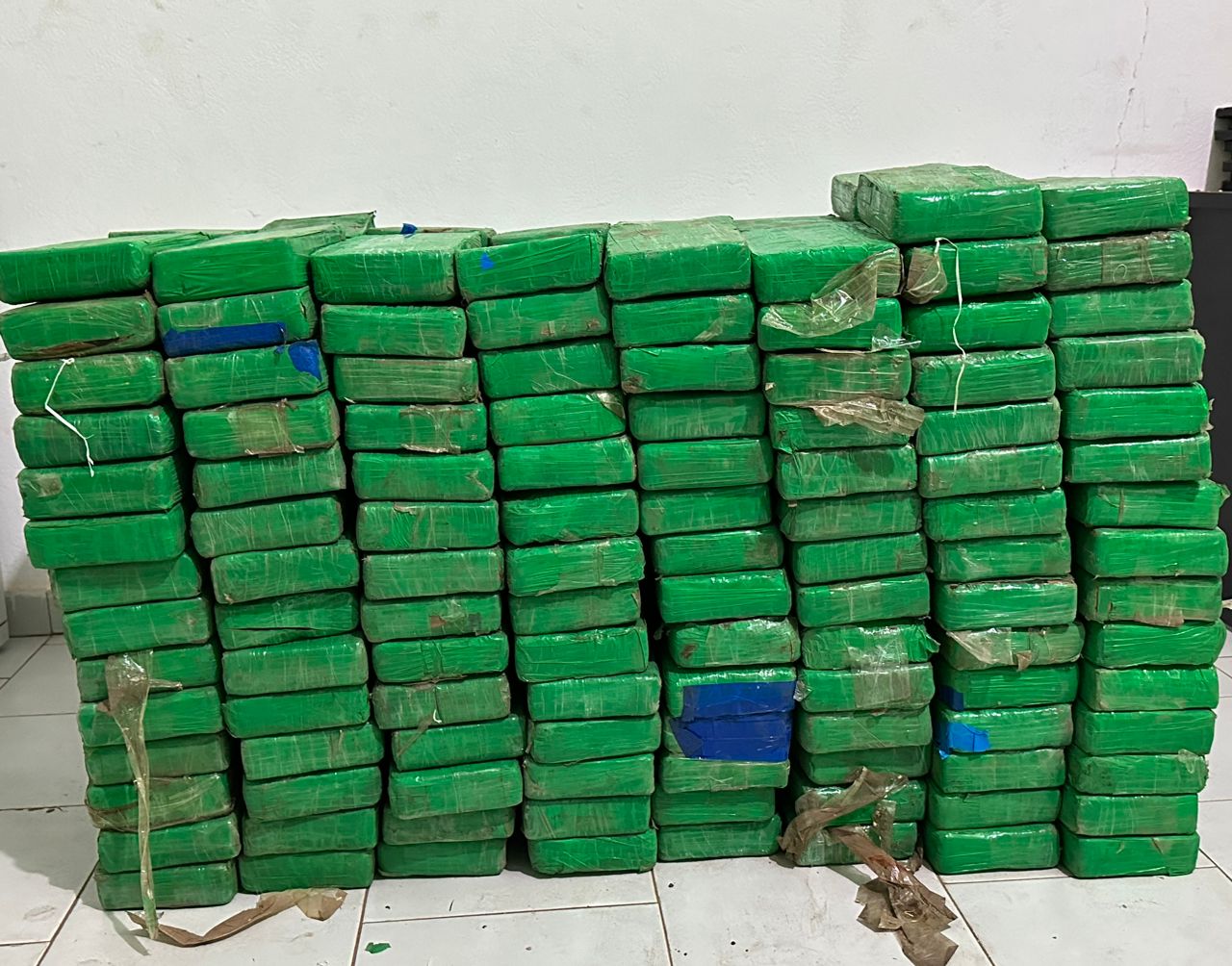 Les plaquettes de cocaïne saisies par les douaniers de Koumpentoum le 23 mai 2024
