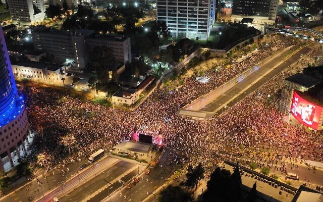 « Biden est notre seul espoir » - Des milliers d’Israéliens réclament un accord sur les otages dans les rues de Tel-Aviv