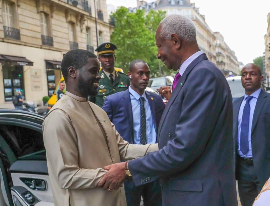 Rencontre entre Diomaye Faye et Abdou Diouf à Paris