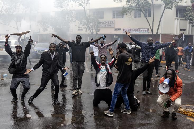 Les jeunes manifestants kenyans ont défié les forces de répression du régime de William Ruto