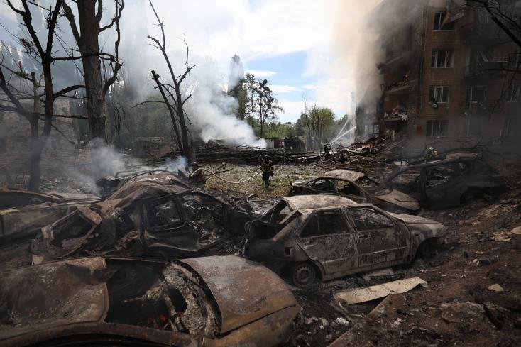 Frappes russes massives sur des villes ukrainiennes, au moins 24 morts