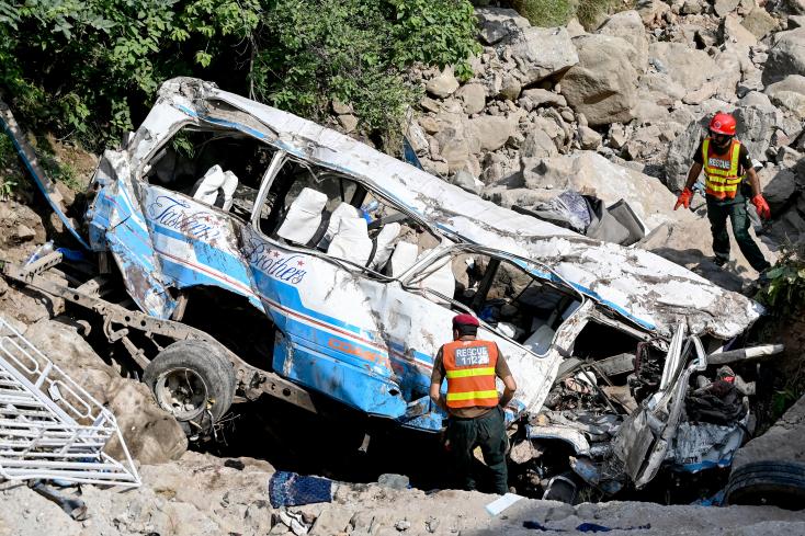 Pakistan: au moins 34 morts dans deux accidents de bus