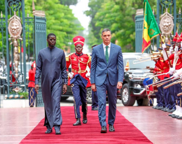 Le président sénégalais (g) et le premier ministre espagnol au palais de la République à Dakar, le 29 août 2024