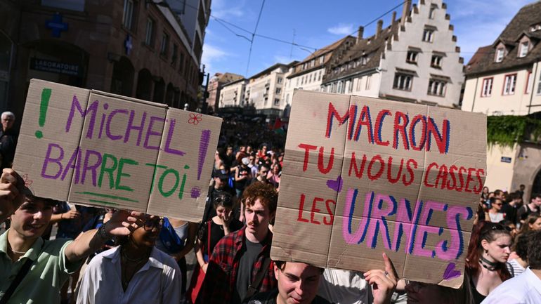 France : Des milliers de manifestants à Paris pour dénoncer le "coup de force" de Macron