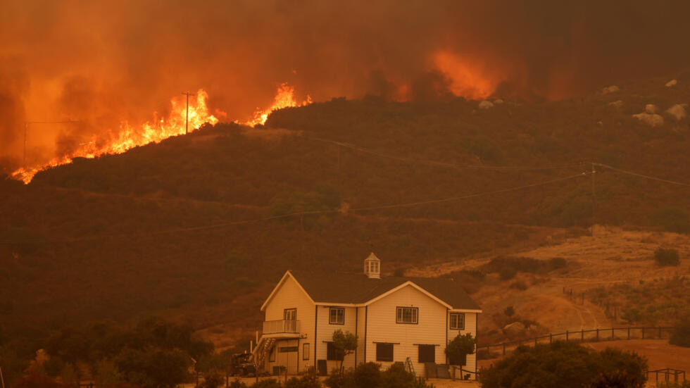 Californie - L’État d’urgence décrété à Los Angeles, les incendies rasent des maisons