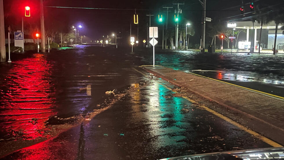 L'ouragan Milton sème la destruction en Floride, plus de 3 millions de foyers sans électricité