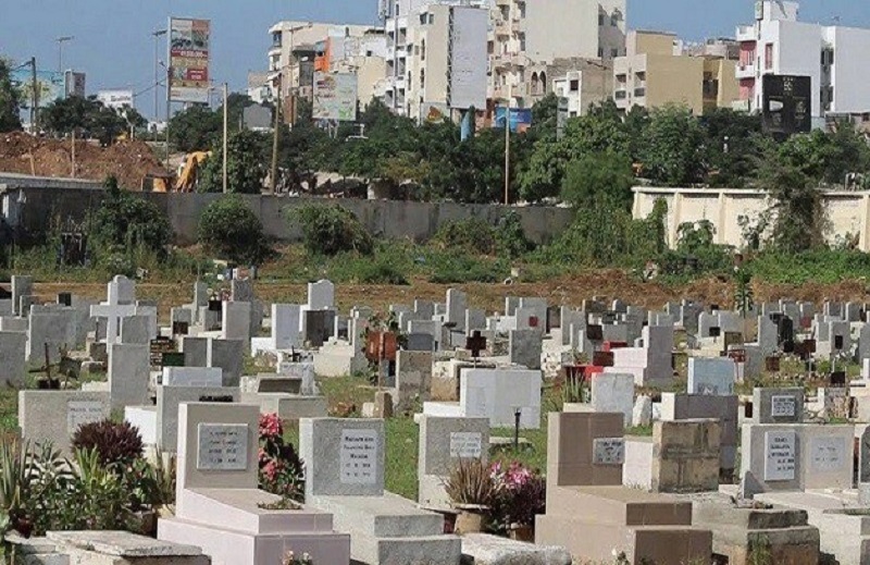 A Dakar, le cimetière catholique de Saint-Lazare sur la VDN