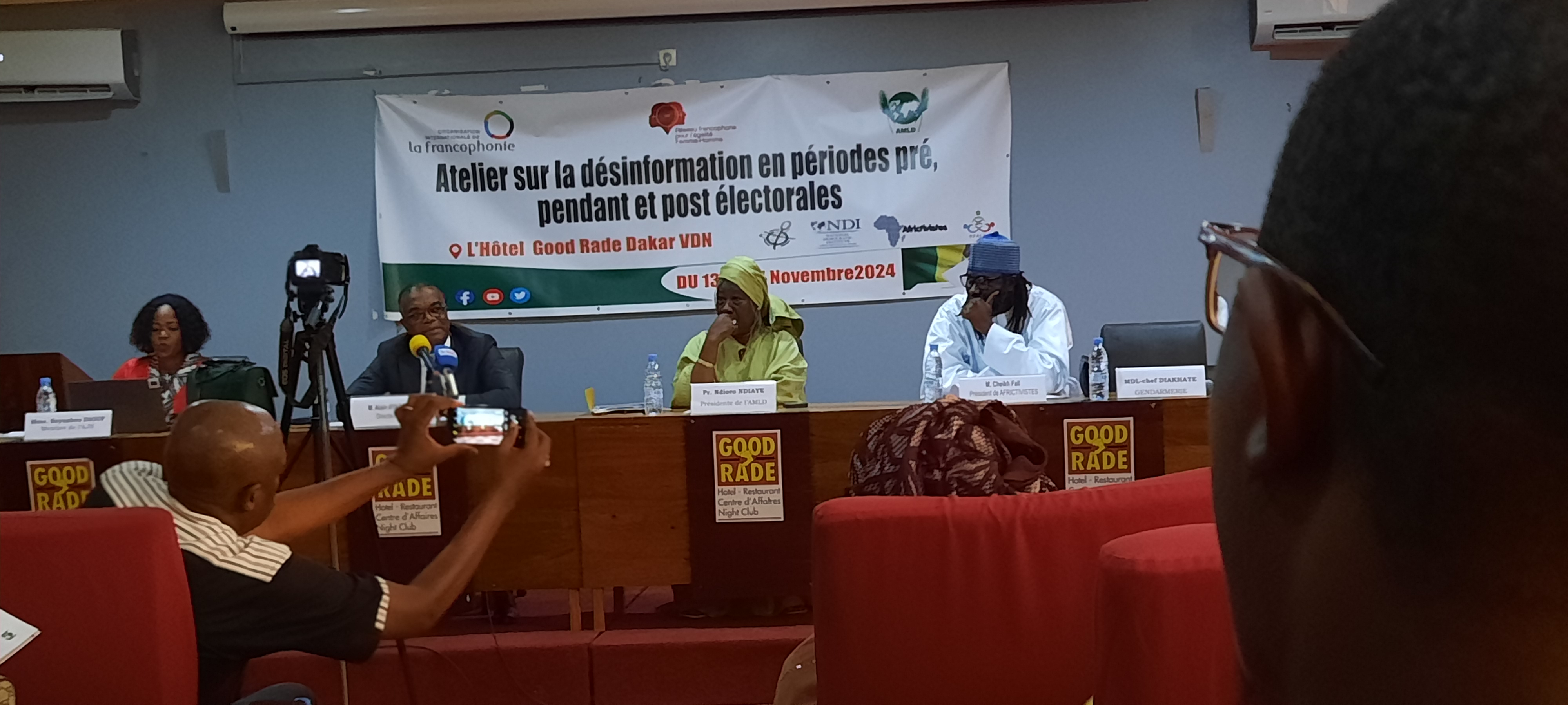 De d. à g. Cheikh Fall (AfricTivistes), Ndioro Ndiaye (AMLD), Alain Ayodokun (NDI) et Seynabou Kane (AJS), le 13 novembre 2024 à Dakar