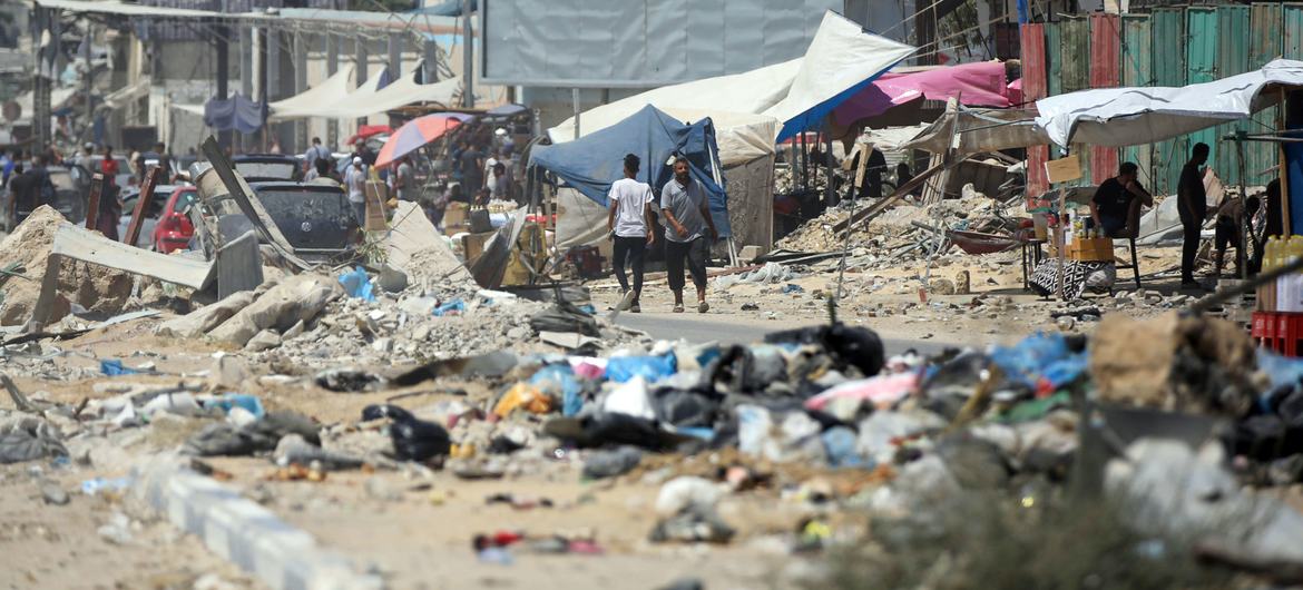 Bande de Gaza - La survie se joue souvent dans les poubelles et les décombres, selon l’UNRWA