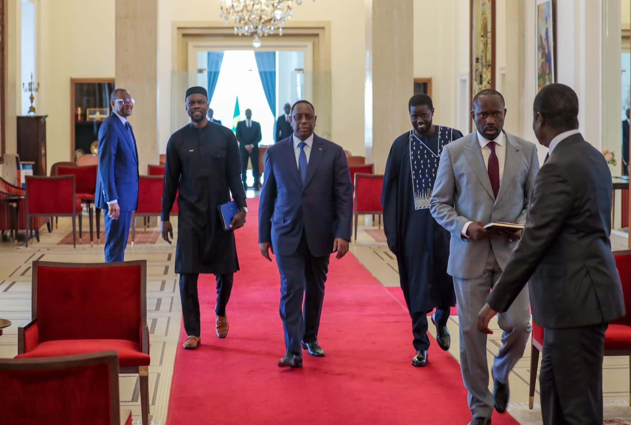 Ousmane Sonko, Macky Sall et Bassirou Diomaye Faye, le 2 avril 2024 au palais de la République