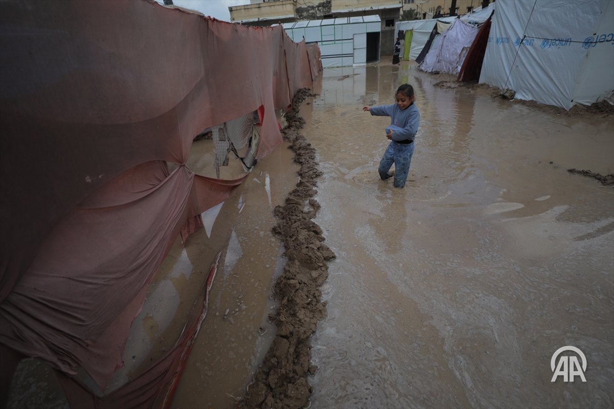 La survie de plus en plus difficile des Palestiniens de la bande de Gaza dans des tentes inondées