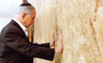 Netanyahu se console devant le Mur des Lamentations 