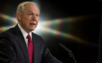 La chef des démocrates à la Chambre appelle à la démission de Sessions